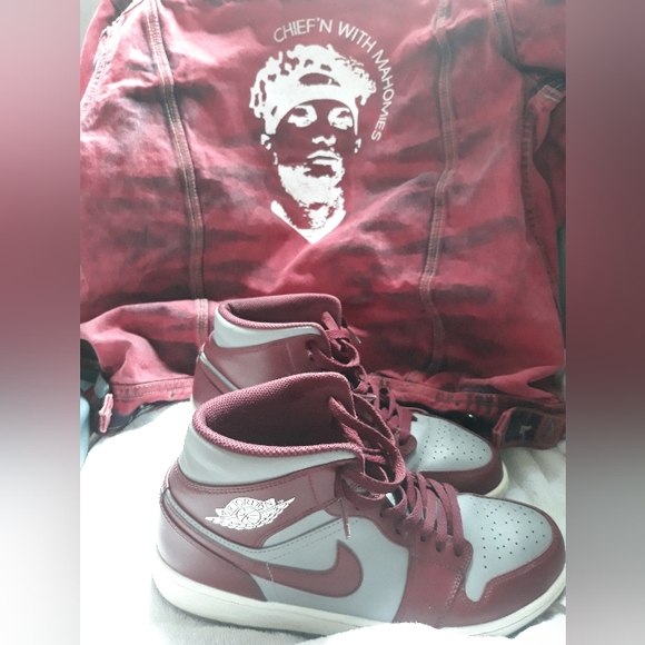 Jordan 1s - Picture 2 of 4